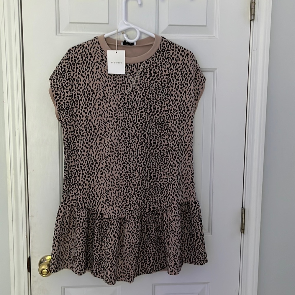 Animal print dress with a ruffled button - Picture 1 of 5